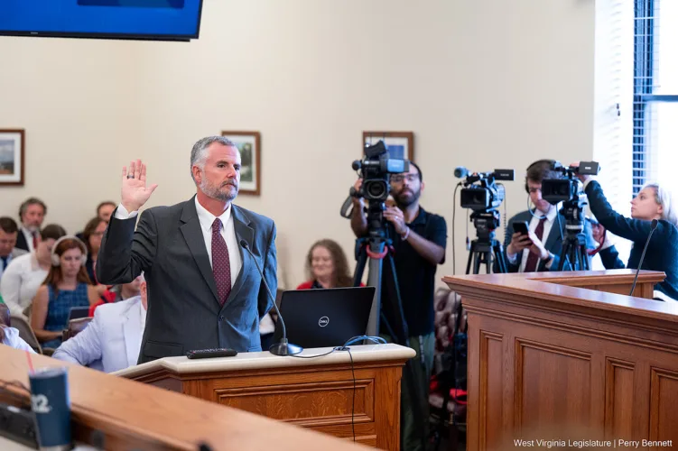 Lawmakers clash with DoHS secretary over delayed school clothing allowance 